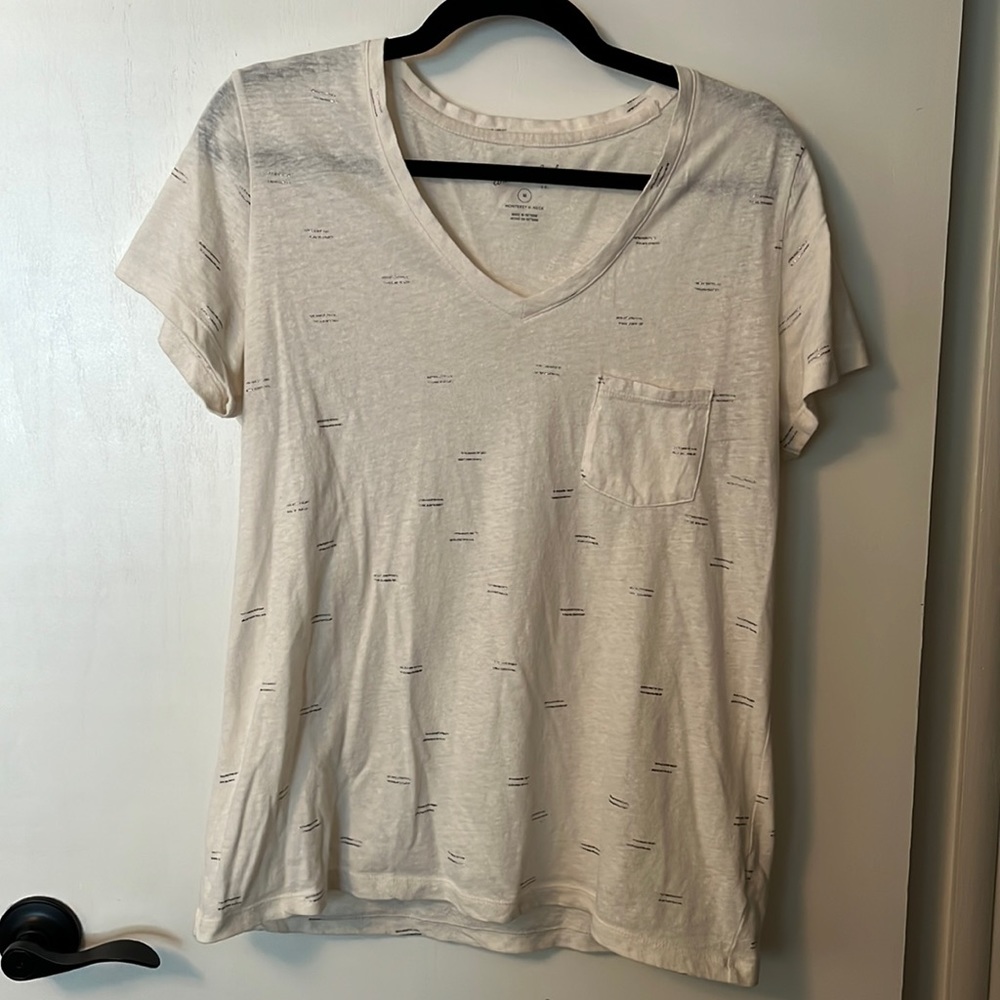 Like new! Size Medium Universal Thread V-Neck Top
